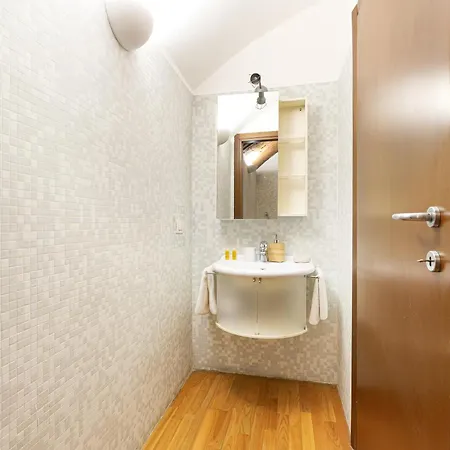 Guesthost - Sant'ambrogio Design * Milán